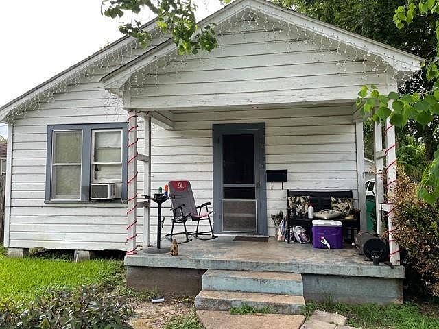 1st image of 210 W Watt St