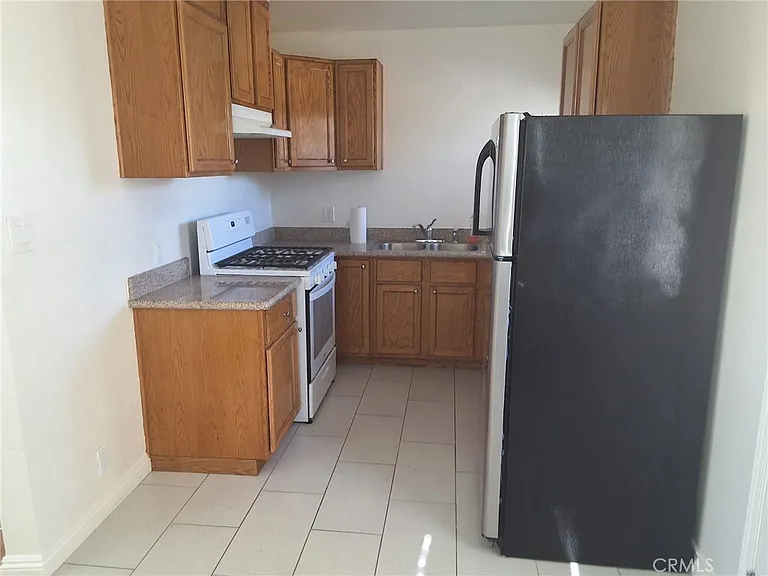1616 W Gardena Blvd — Photo 9