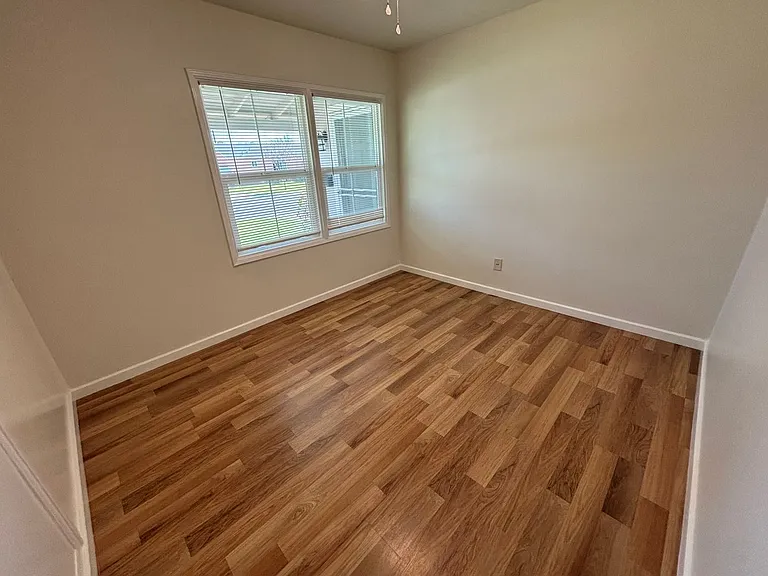 8112 Taylor St — Photo 9