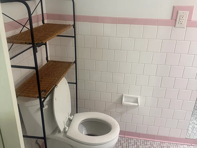 318 Washington St — Photo 15