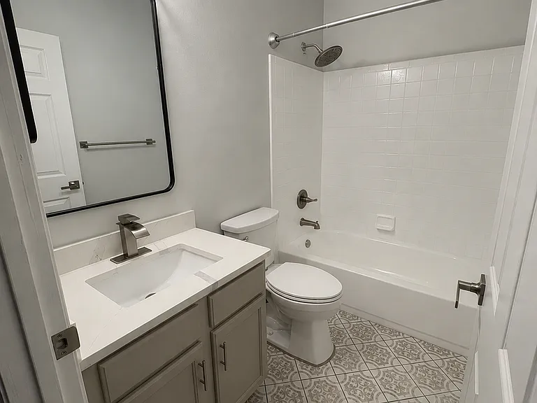 703 Charles Ct S — Photo 36