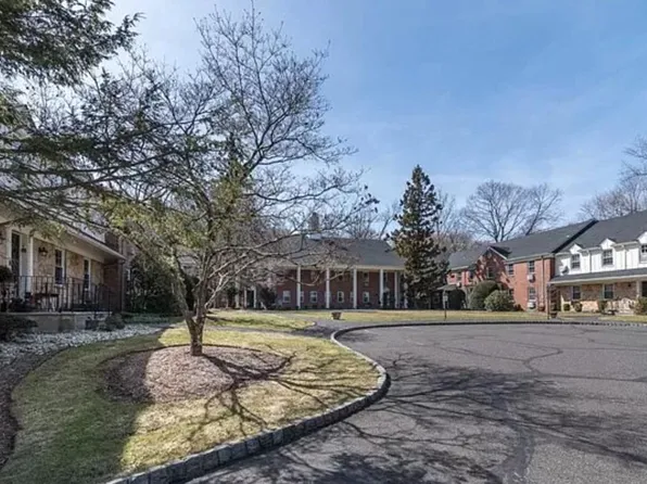 132 Claremont Rd APT 2B, Bernardsville, NJ 07924