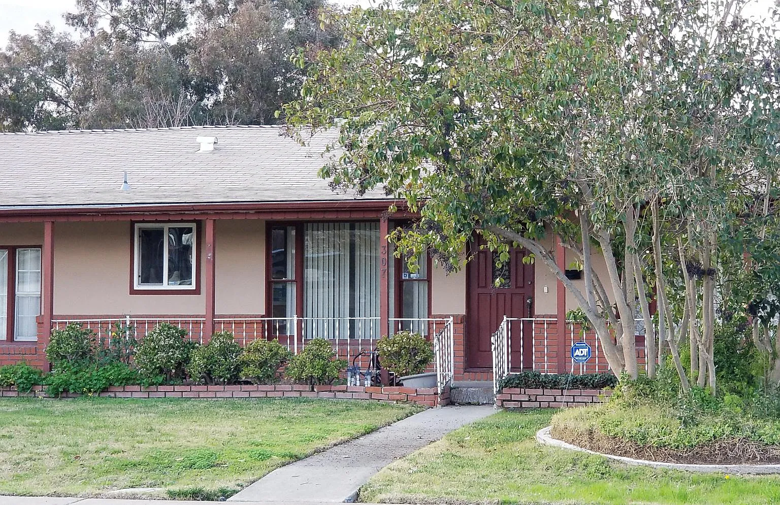 4 bed, 1414 sqft, $3,000 — Photo 1