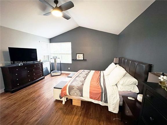3rd image of 1525 Lacosta Dr W
