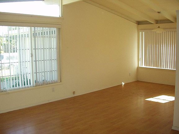 4th image of 1180 Prescott Ave #1