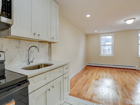 16 Hopkins Avenue image 4 of 15