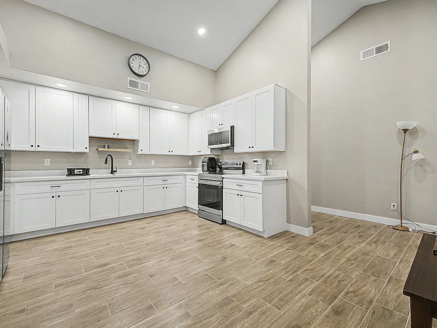 4 bed, 5.0 bath, 2144 sqft, $1,109 — Photo 4