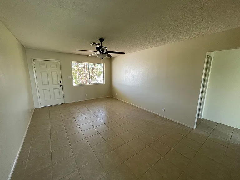 1716 S 46th Dr — Photo 2
