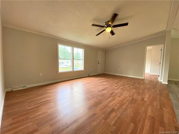 3rd image of 436 Charles St