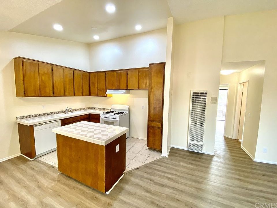 1st image of 2211 Cedar Ave APT 303