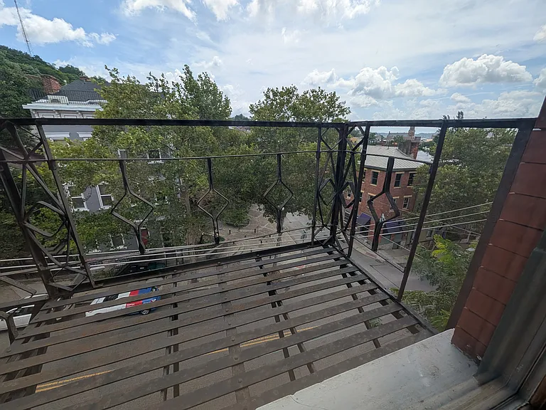 1639 Sycamore St #H — Photo 14