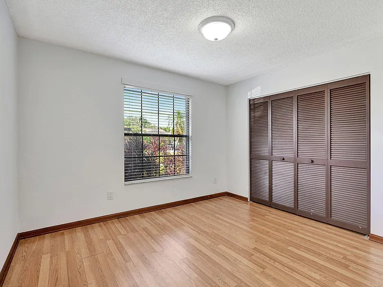 6149 Foster St — Photo 13