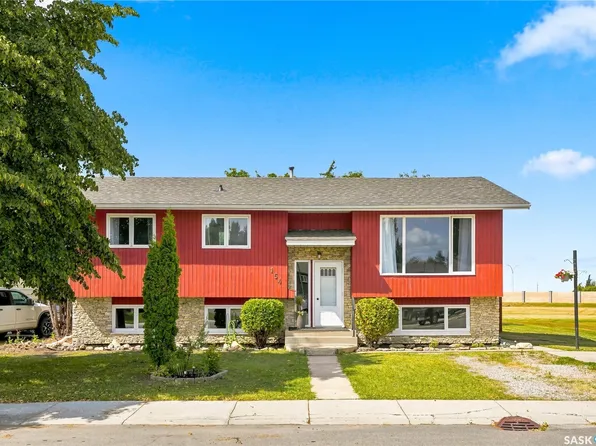 154 Delayen Crescent, Saskatoon, SK S7N 2V6