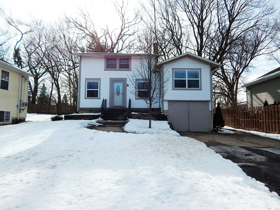 1st image of 24717 W Hawthorne Dr