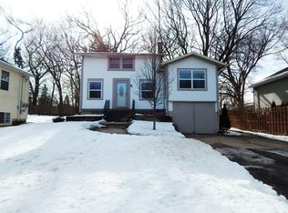 24717 W Hawthorne Dr, Round Lake, IL 60073
