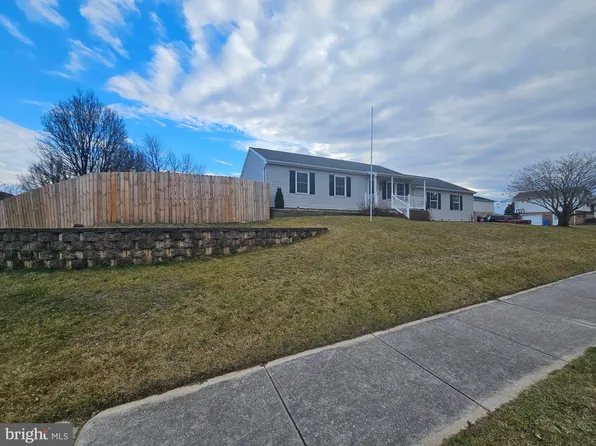 453 S Columbus Ave, Littlestown, PA 17340