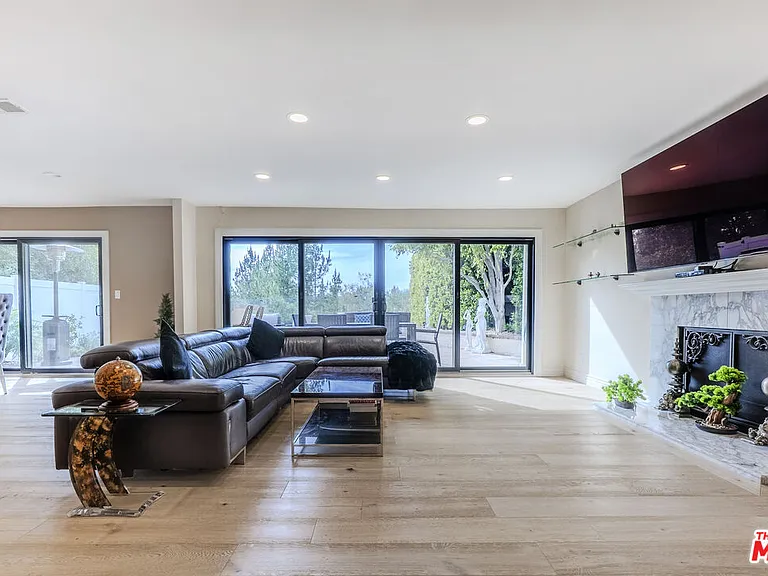 2637 Angelo Dr — Photo 31