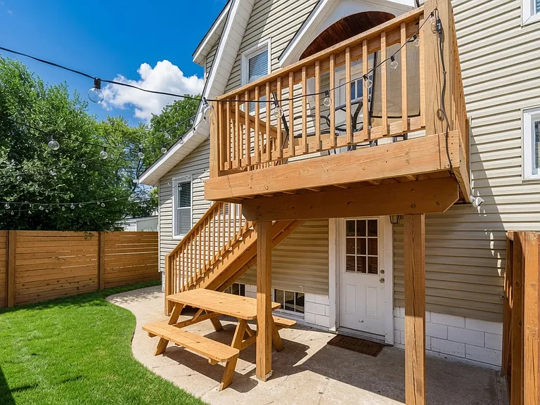 1509 W Clark St — Photo 44