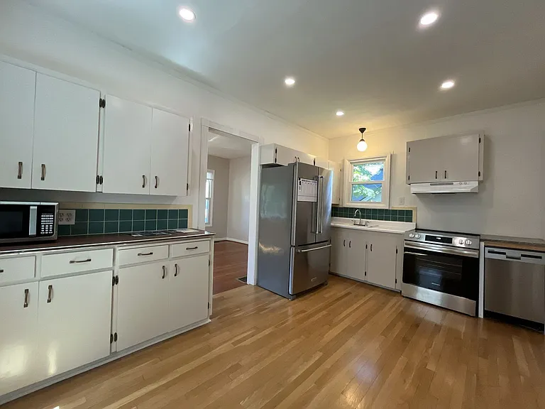 610 NE 79th Ave — Photo 10