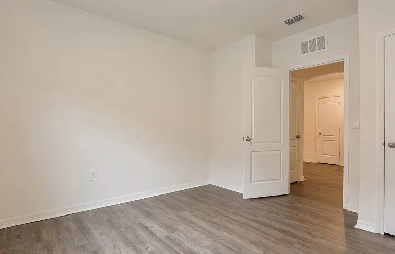 Kinsman Pointe — Photo 21