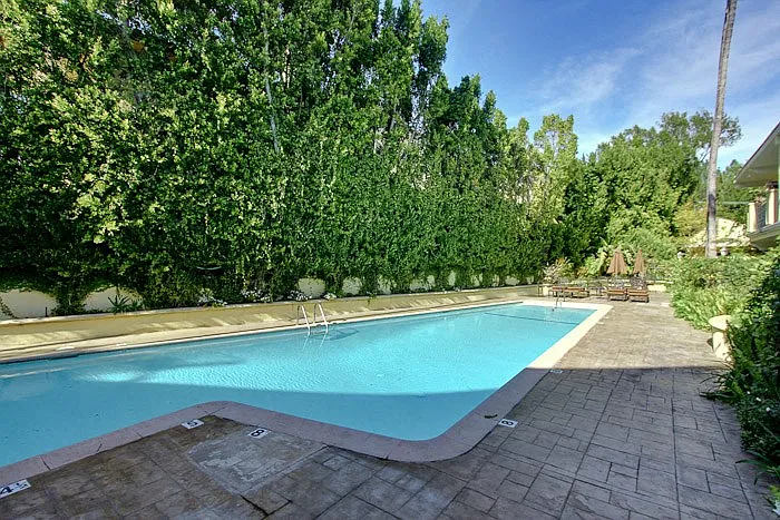 2301 Roscomare — Photo 11
