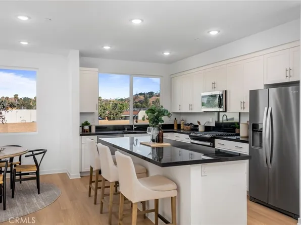 1102 Santo Antonio Dr, Colton, CA 92324