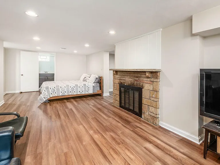 60 Garden Rd — Photo 24
