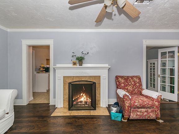 3rd image of 15706 Victoria Ave