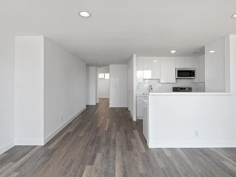 Crystal Tower Apartments — Photo 13