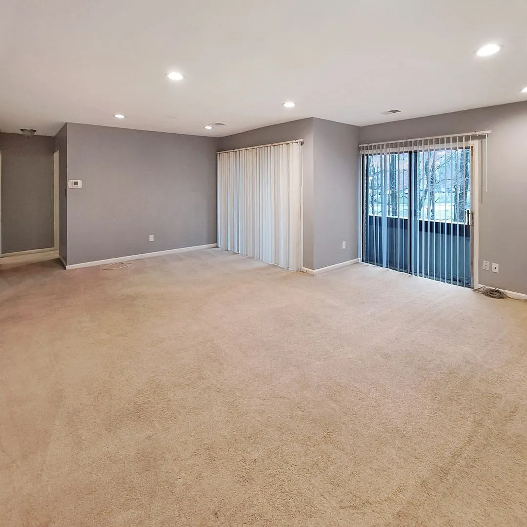 Building Photo - 10244 Prince Pl #204