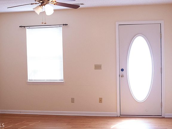3rd image of 507 Whistlestop Cir
