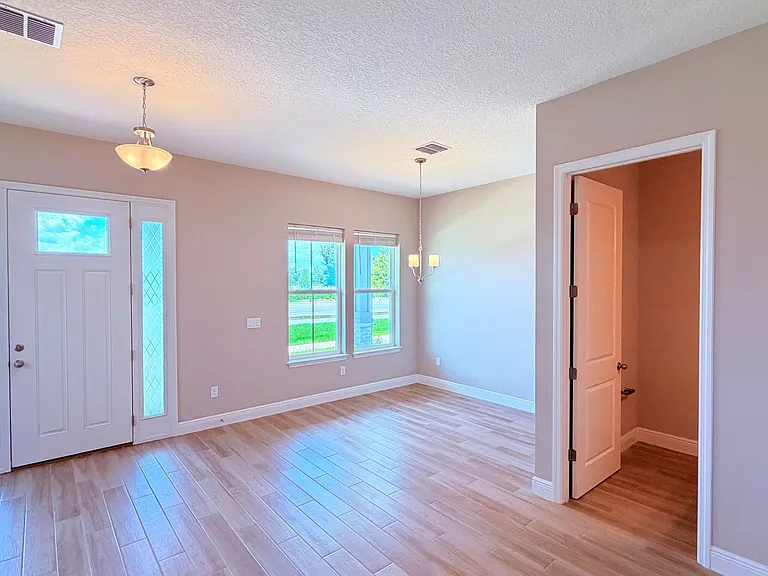 6495 Cyrils Dr — Photo 8