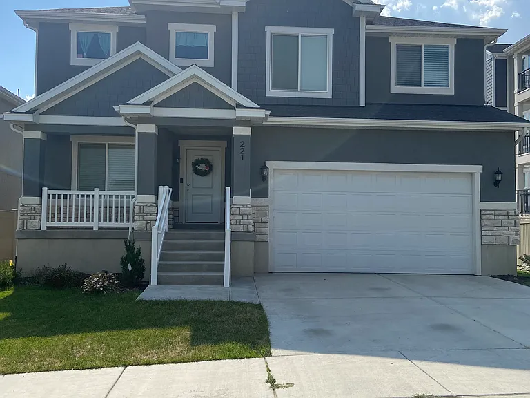 221 N Stone Gate Dr — Photo 1