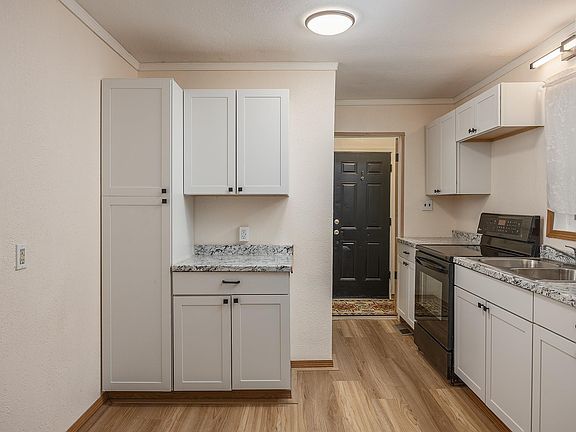 4th image of 2022 Blueberry St