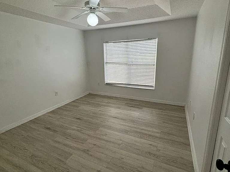 205 Golf Aire Blvd — Photo 14