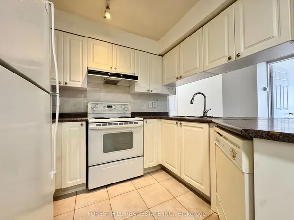 889 Bay St #810, Toronto, ON M5S 3K5