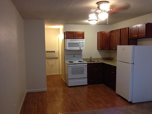 Kitchen w/ new appliances