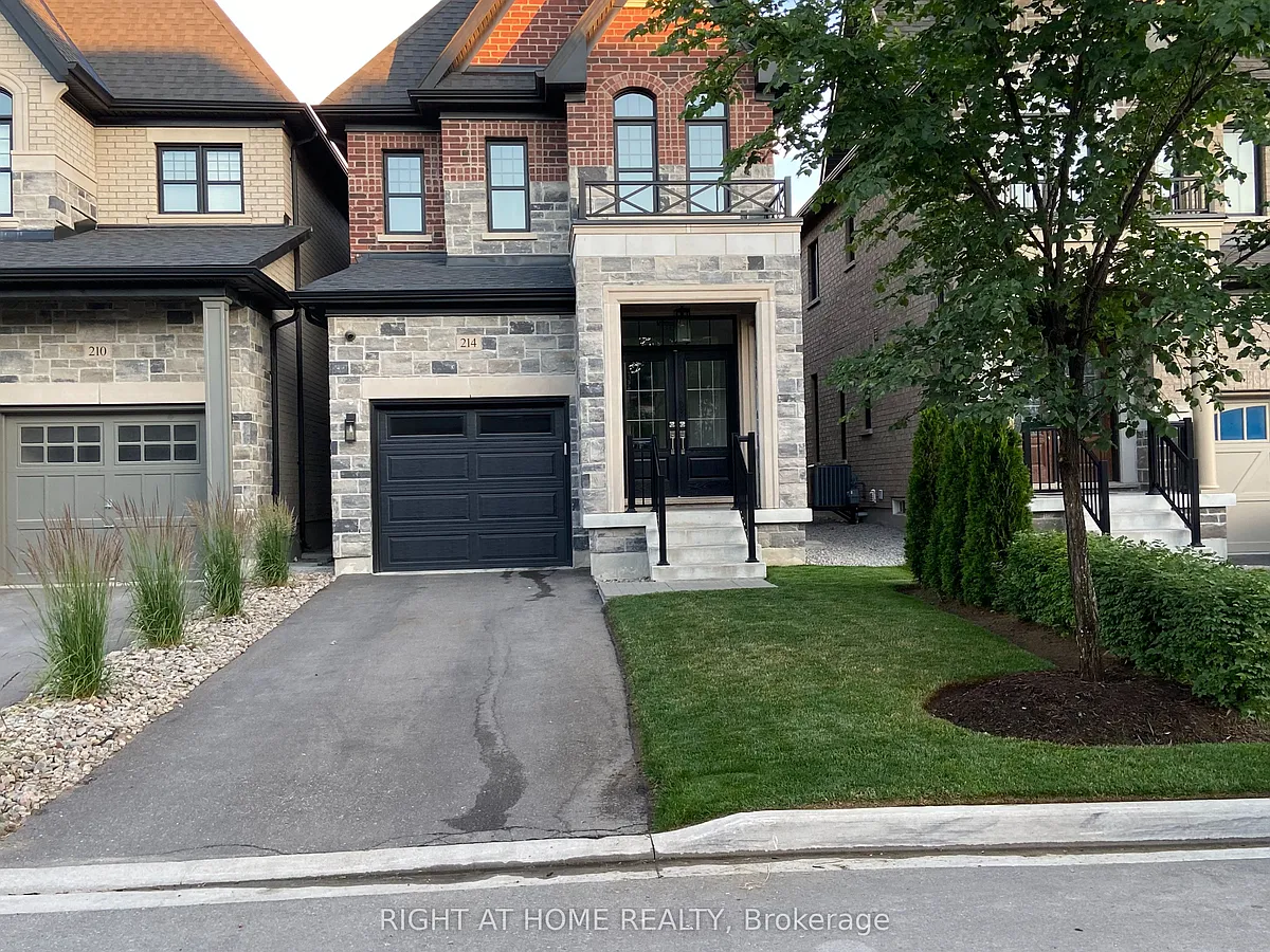 Building Photo - 214 Cranbrook Cres