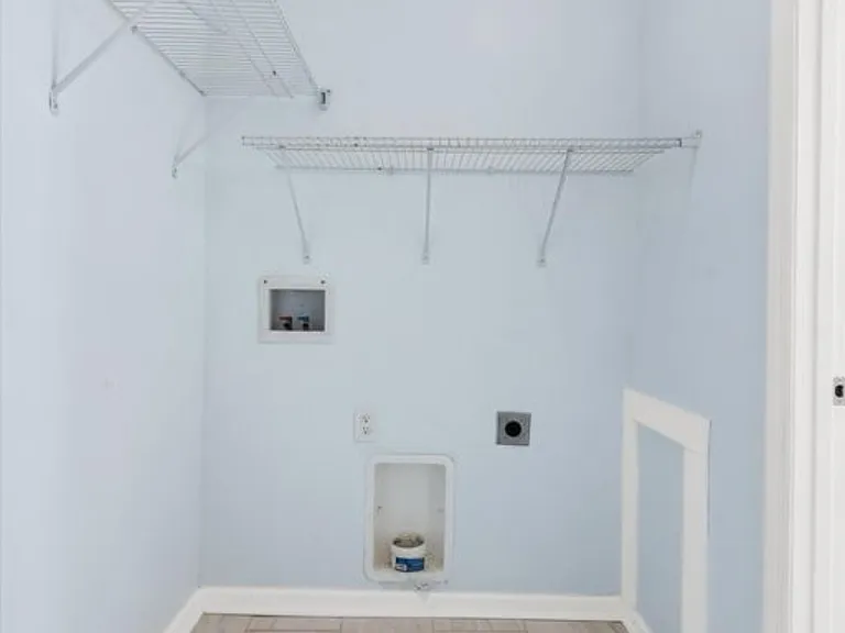 614 W Broadway St — Photo 7