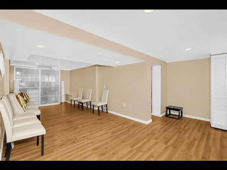 1155 James Ave — Photo 12