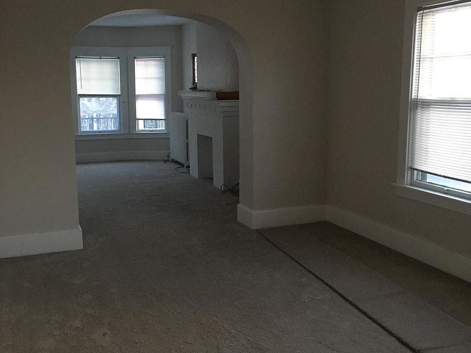 Dining room to living room