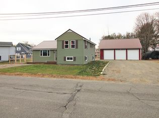 2 Spring St, East Millinocket, ME 04430