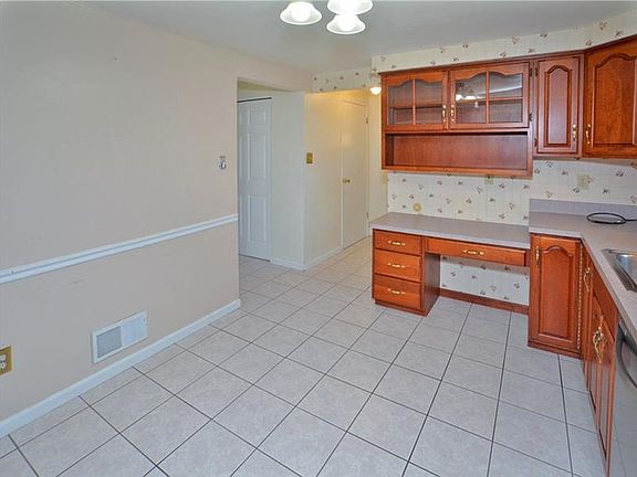 5th image of 240 McAlister Dr
