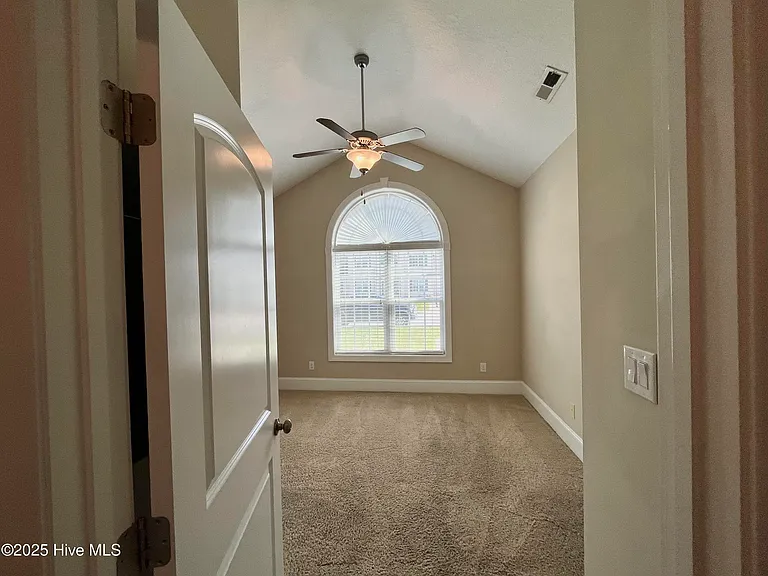 1860 Cambria Dr #B — Photo 6