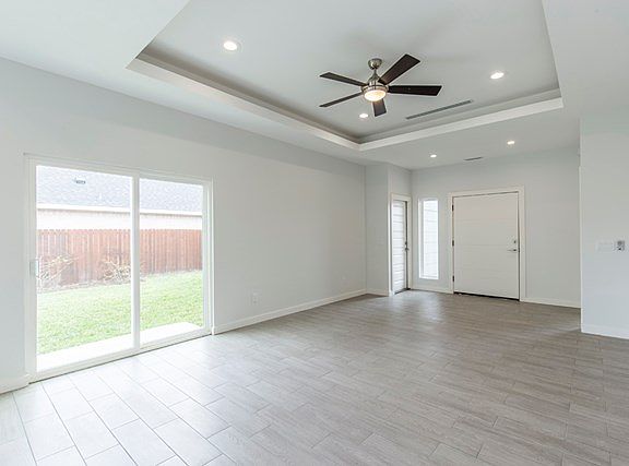 2nd image of 3304 Loyola Ave