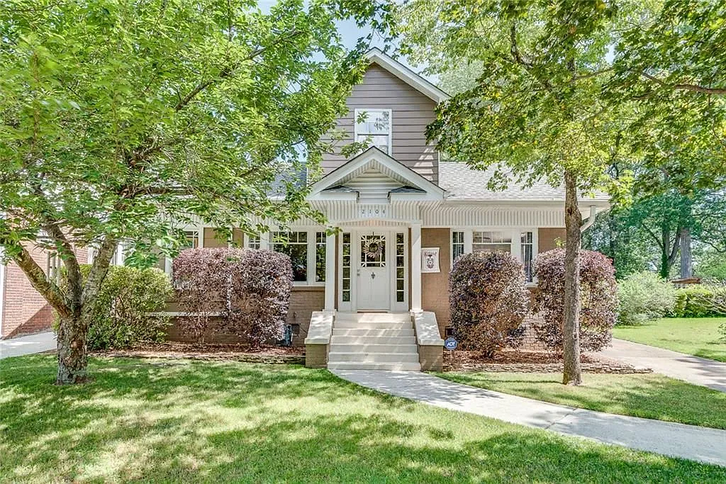 3 bed, 2.0 bath, 1704 sqft, $3,400 — Photo 3