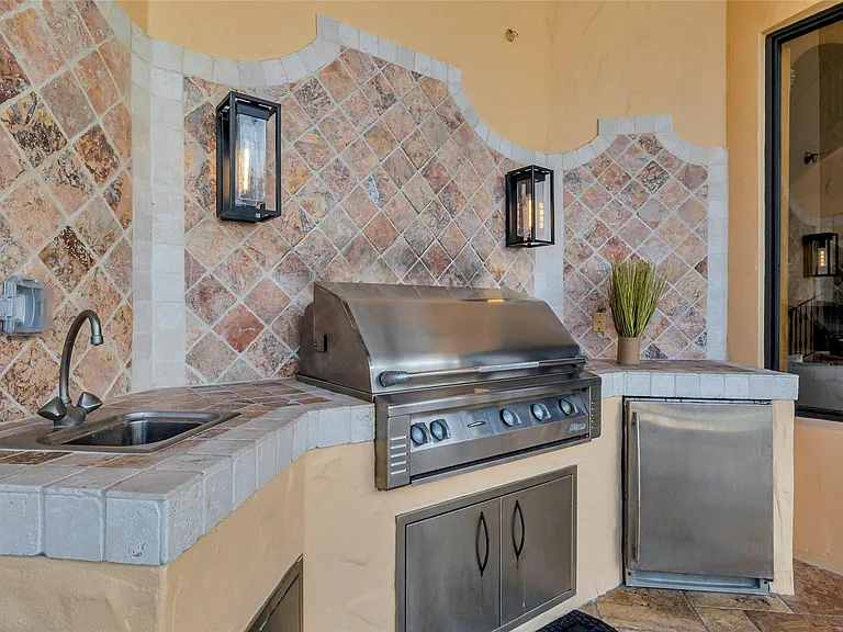 1011 Rhodes Villa Ave — Photo 48