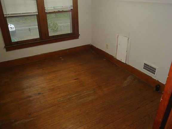 3rd image of 3909 Bonny Oaks Dr