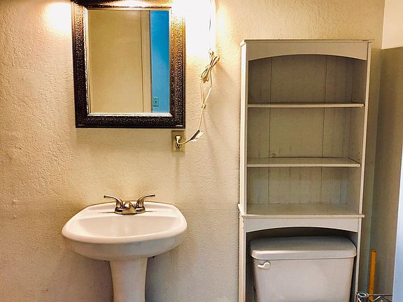 4th image of 4894 Regents Park Ln