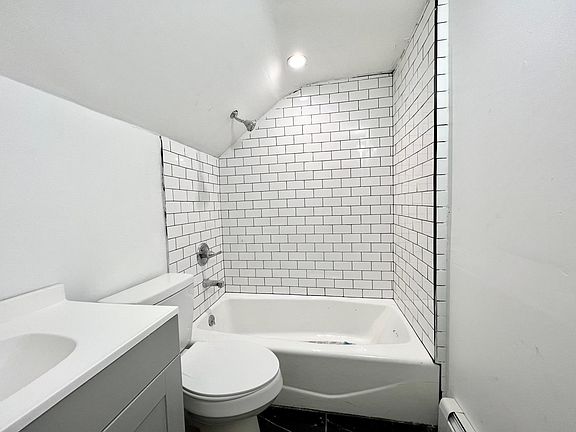 4th image of 251 S 2nd Ave Floor 3